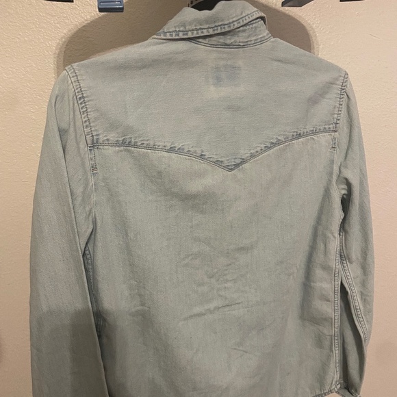 Levi’s Shirt - Picture 2 of 2